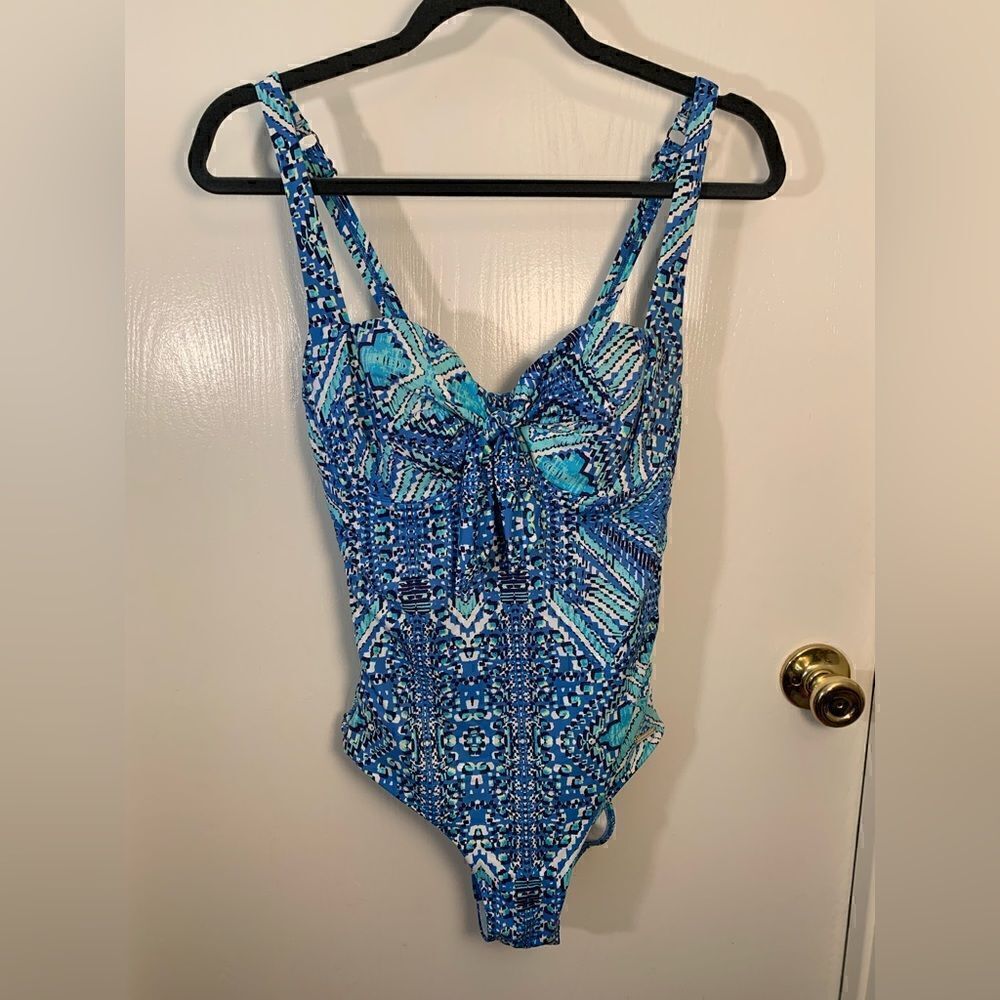 Sunseeker EUC blue patterned side lattice detail one piece swimsuit Size 6